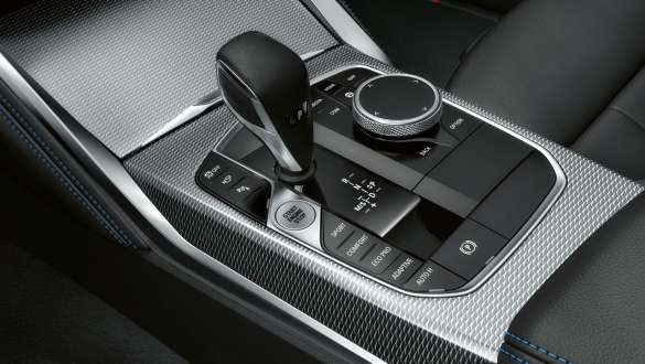 Sportowa skrzynia Steptronic zapewniająca szybką zmianę biegów.